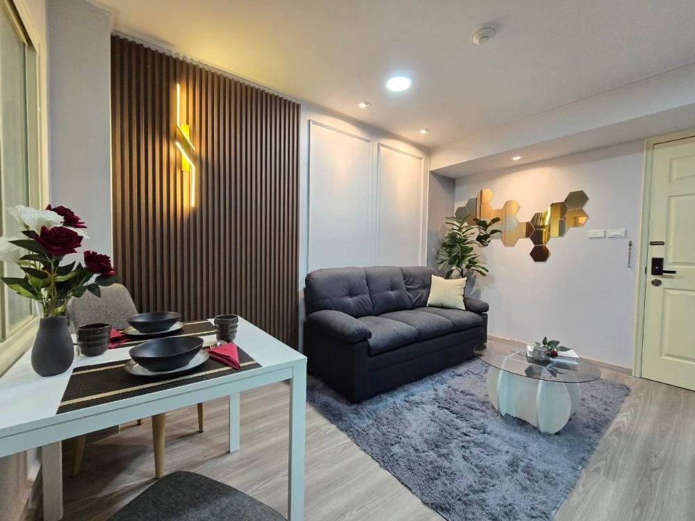 For SaleCondoThaphra, Talat Phlu, Wutthakat : Condo for sale with furniture, good location, Tha Phra-Dawkanong area, near The Mall Lifestore Tha Phra, only 650 meters away.