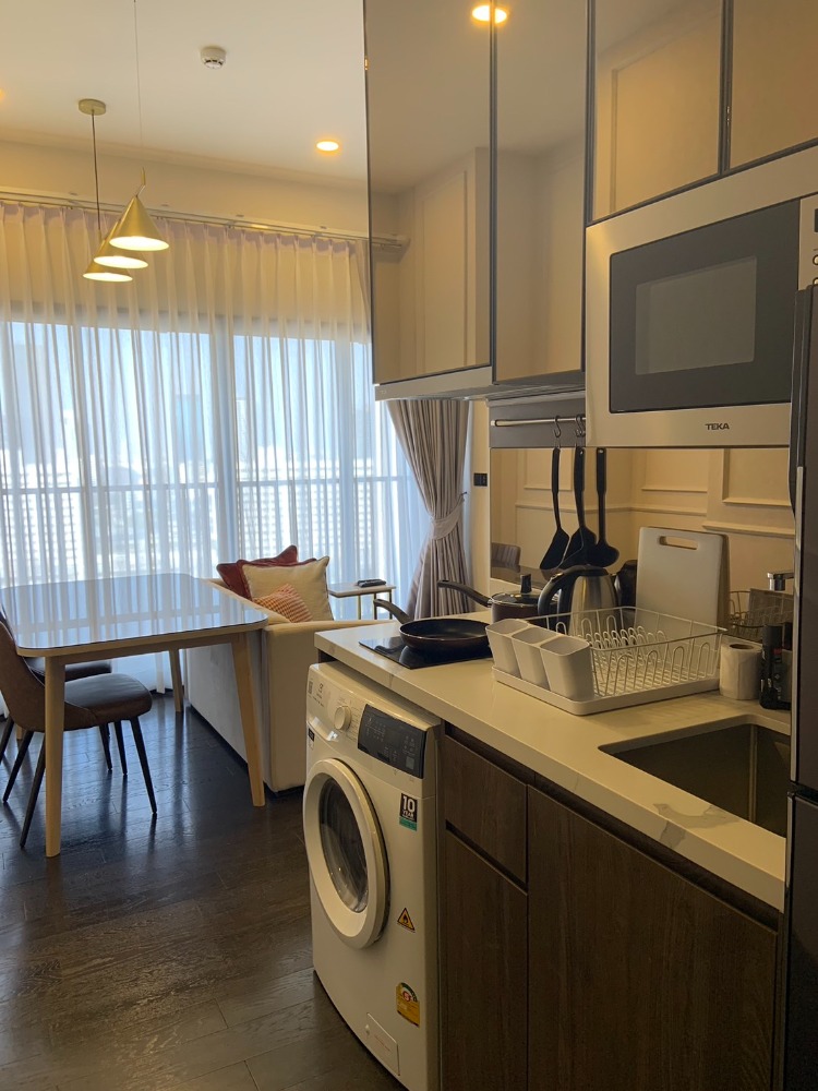 For SaleCondoSukhumvit, Asoke, Thonglor : The room is available for reservation!!! 2 bedrooms, 1 bathroom, fully furnished, just bring your bags and move in.