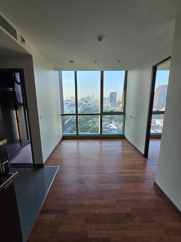 For SaleCondoRatchathewi,Phayathai : For sale: 1 bedroom, south facing, high floor, beautiful view, nothing blocking it, green garden view, future Orange Line electric train coming to the front of the project, urgent!