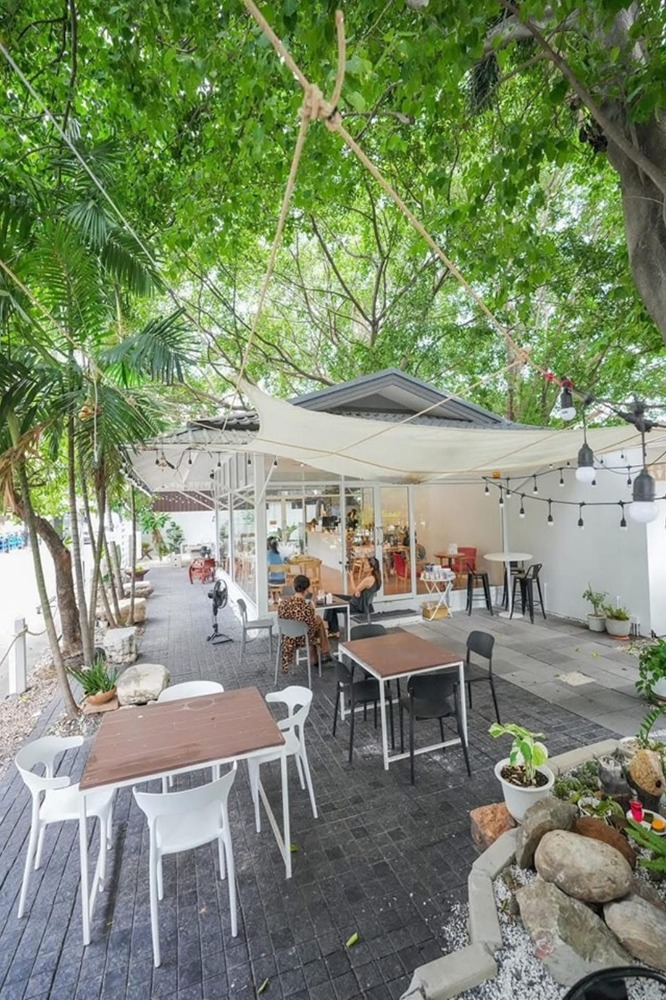 For LeaseholdRetail SpaceKasetsart, Ratchayothin : Cafe-food for sale, Watcharapol Intersection (behind Nittaya Kai Yang), minimalist style, crowded, ready to continue immediately