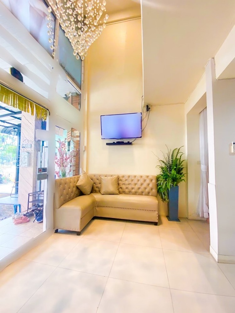 For LeaseholdRetail SpaceNonthaburi, Bang Yai, Bangbuathong : Urgent sale: Beauty clinic, Beehive Mall, Muang Thong Thani area, near Sukhothai Thammathirat Open University, Chaeng Watthana Road side.