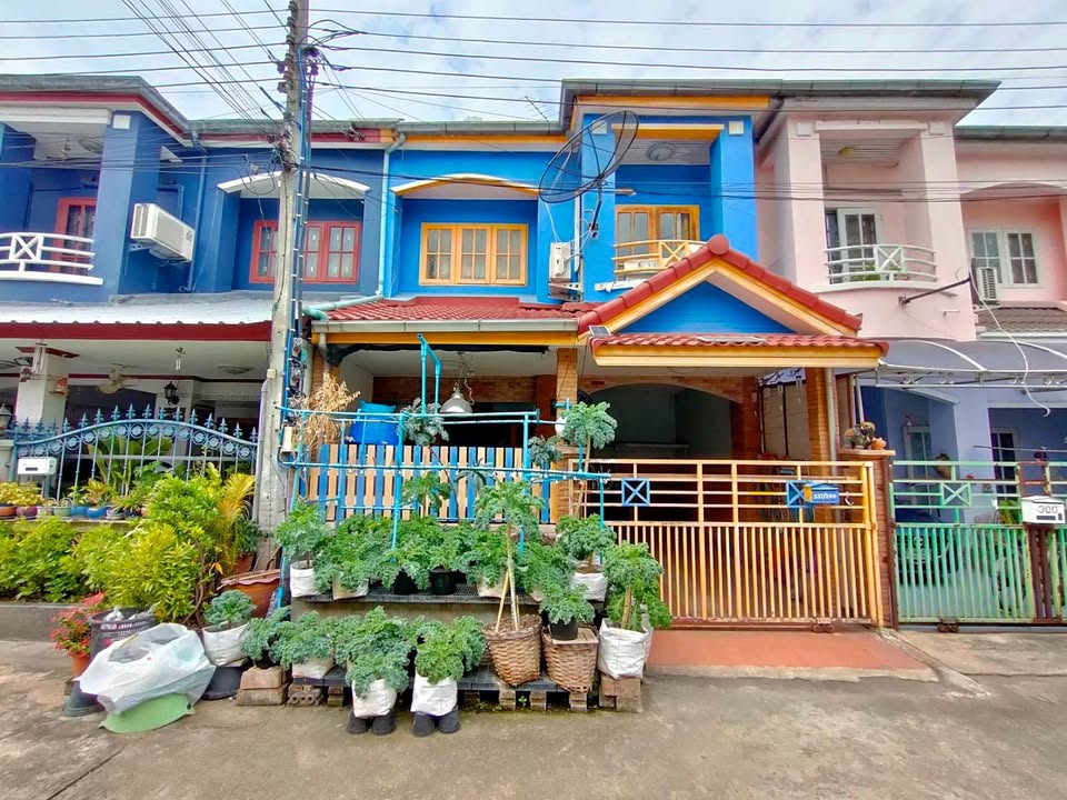 For SaleTownhouseNonthaburi, Bang Yai, Bangbuathong : Very cheap for sale!! 2-storey townhouse, Rom Pho Village, Rattanathibet, prime location, Bang Bua Thong District, Nonthaburi Province, near the BTS, Central Westgate