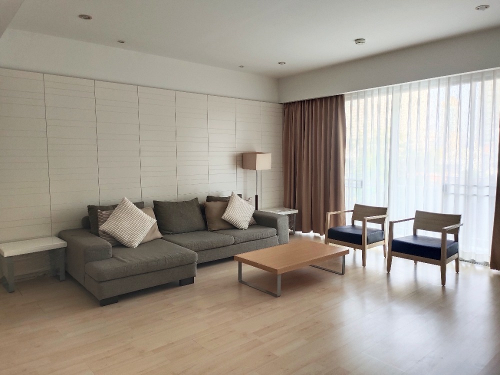 ให้เช่าคอนโดสุขุมวิท อโศก ทองหล่อ : Massive 2 bedrooms, Good Location!