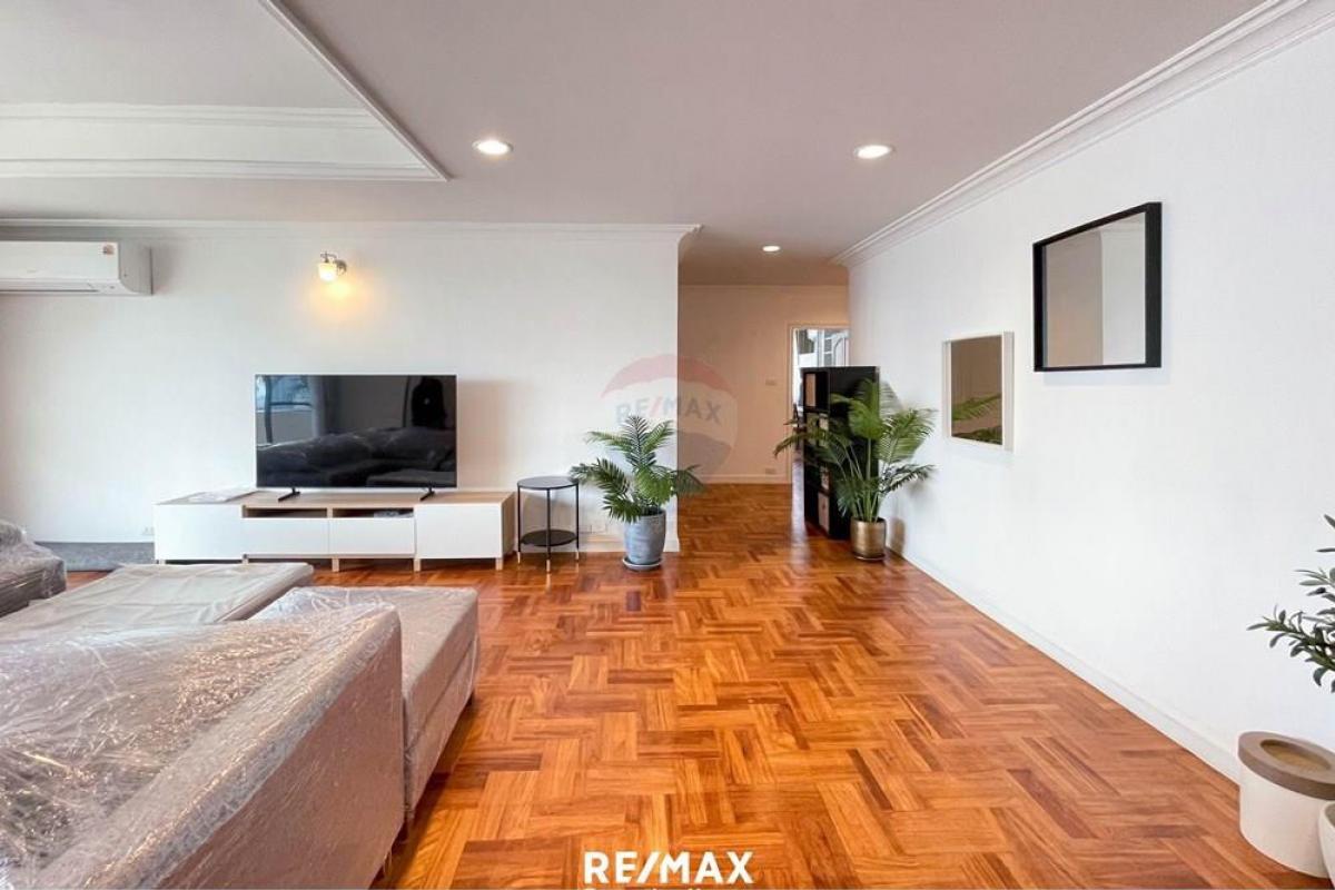 ให้เช่าคอนโดสุขุมวิท อโศก ทองหล่อ : Fully renovated unit with brand-new furniture and pet friendly