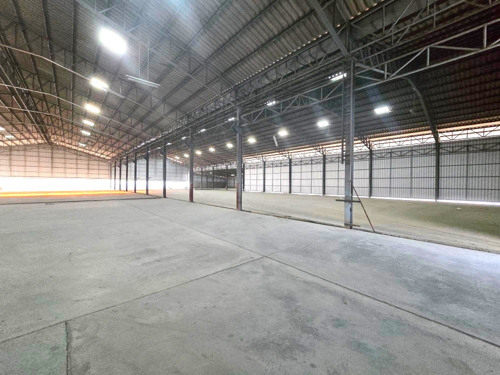 For RentWarehousePhutthamonthon, Salaya : Warehouse for rent with 3-storey office building, total area over 2,680 square meters, located on Phutthamonthon Sai 4 Road, Nakhon Pathom Province, convenient transportation to Petchkasem, Boromratchonnanee Road, Mahidol Salaya, Bang Yai-Kanchanaburi Exp