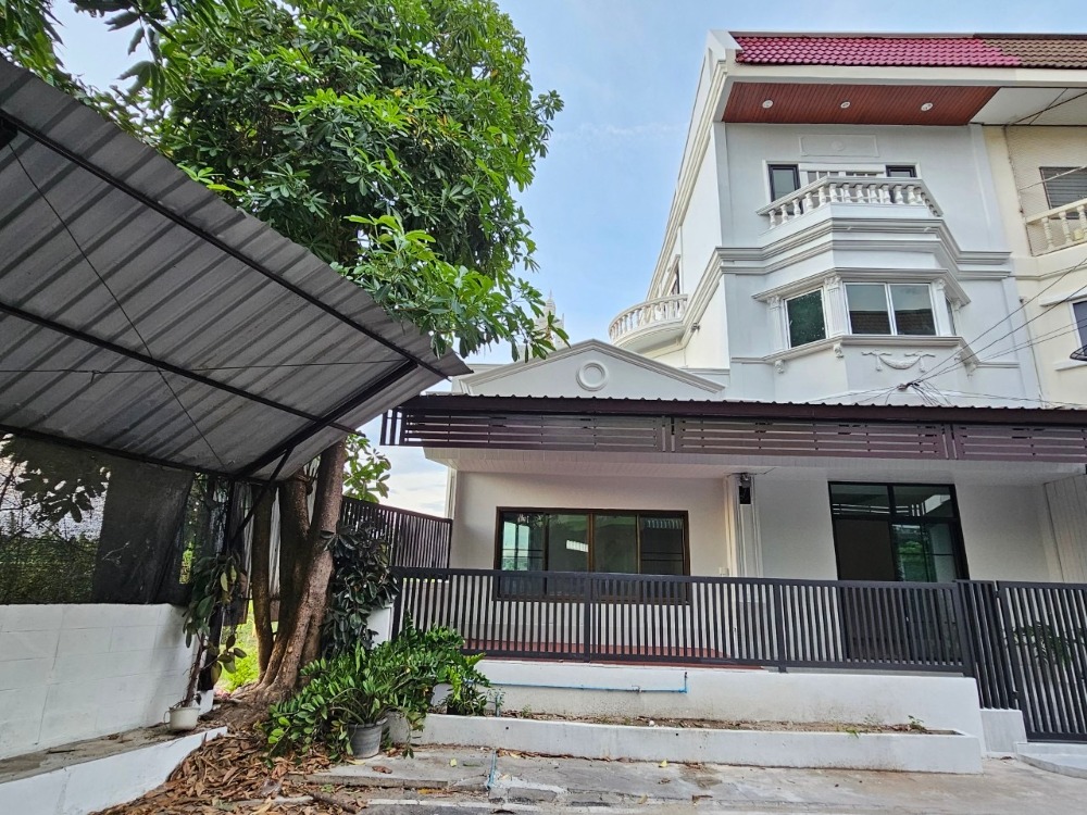 For RentTownhouseRattanathibet, Sanambinna : ✨🏠 For rent, 3-storey townhouse, corner house, newly renovated throughout, using quality materials, ready to move in immediately ✨