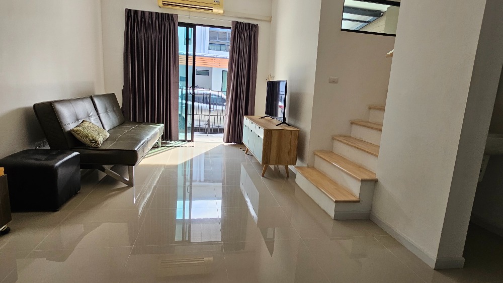 For RentTownhousePathum Thani,Rangsit, Thammasat : Townhouse for rent, 4 bedrooms, 2 bathrooms, air conditioning, fully furnished, Khlong Luang, near Wat Thamkor, Thai Market, Bangkok University, Thammasat University.