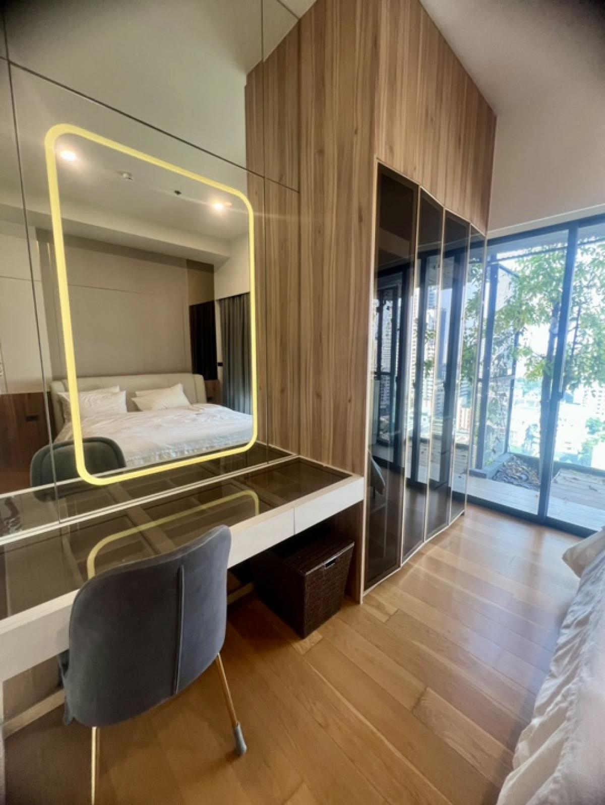 For RentCondoSukhumvit, Asoke, Thonglor : ✅Condo For Rent📍Siamese Exclusive 31 (Sukhumvit)Size 47.37 sq.m. ,Fl.14,1 bed 1 bath Private Elevator, Bath tubeFully Furnished, ready to move in