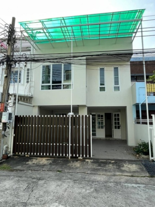 For RentTownhouseSathorn, Narathiwat : Townhouse for rent, Sathu Pradit - Rama 3 area, near Central Rama 3, only 3 minutes.