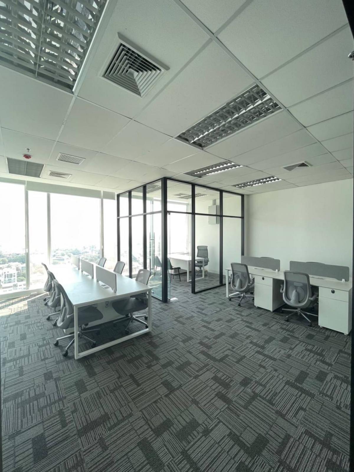 For RentOfficeRamkhamhaeng, Hua Mak : Serviced office for rent, location Rama 9, Ramkhamhaeng, on the main road, near Airport Link Ramkhamhaeng