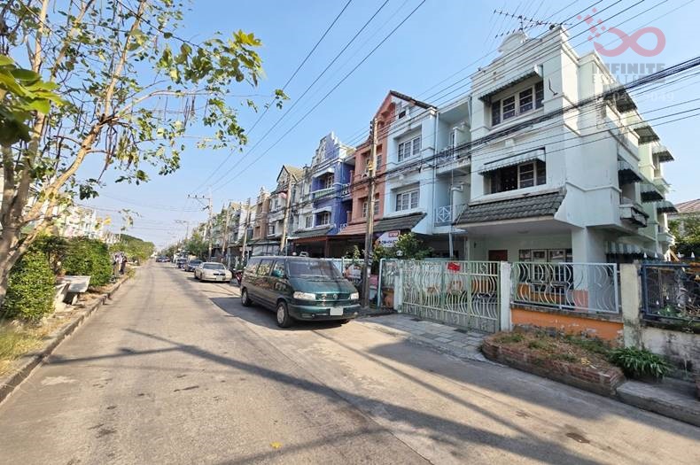 For SaleTownhousePathum Thani,Rangsit, Thammasat : Townhouse for sale, 3 floors, 31.5 square wah, Lally Ville Village, Lam Luk Ka, Khlong 2, Soi Bun Kum, Lam Luk Ka Road