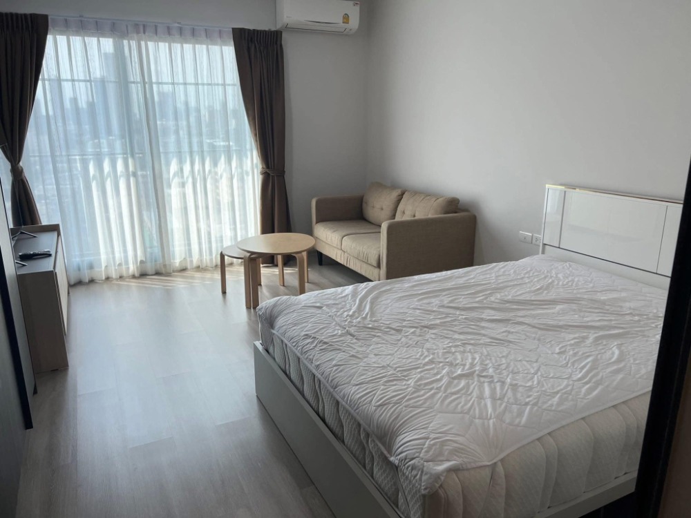 For RentCondoRatchadapisek, Huaikwang, Suttisan : Condo, 12A floor, good location, fully furnished, beautifully decorated, for rent, Ratchada-Sutthisan area, near MRT Sutthisan, only 500 meters.