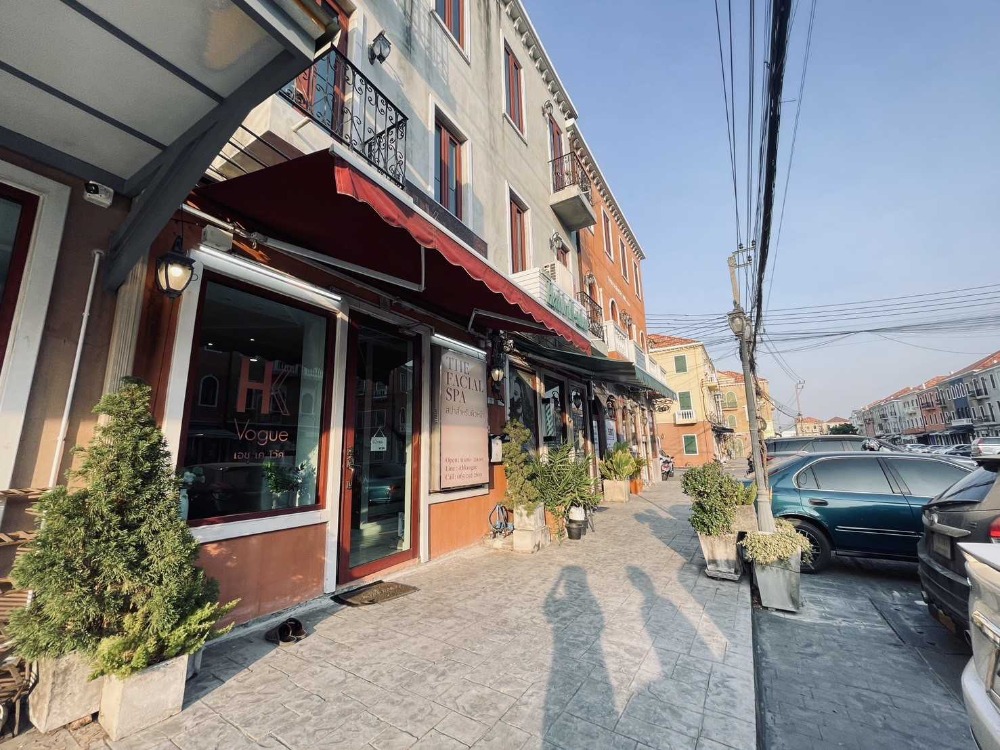 For SaleTownhouseKasetsart, Ratchayothin : Commercial building for sale, 3 floors, 20 sq m., Venice The Iris project