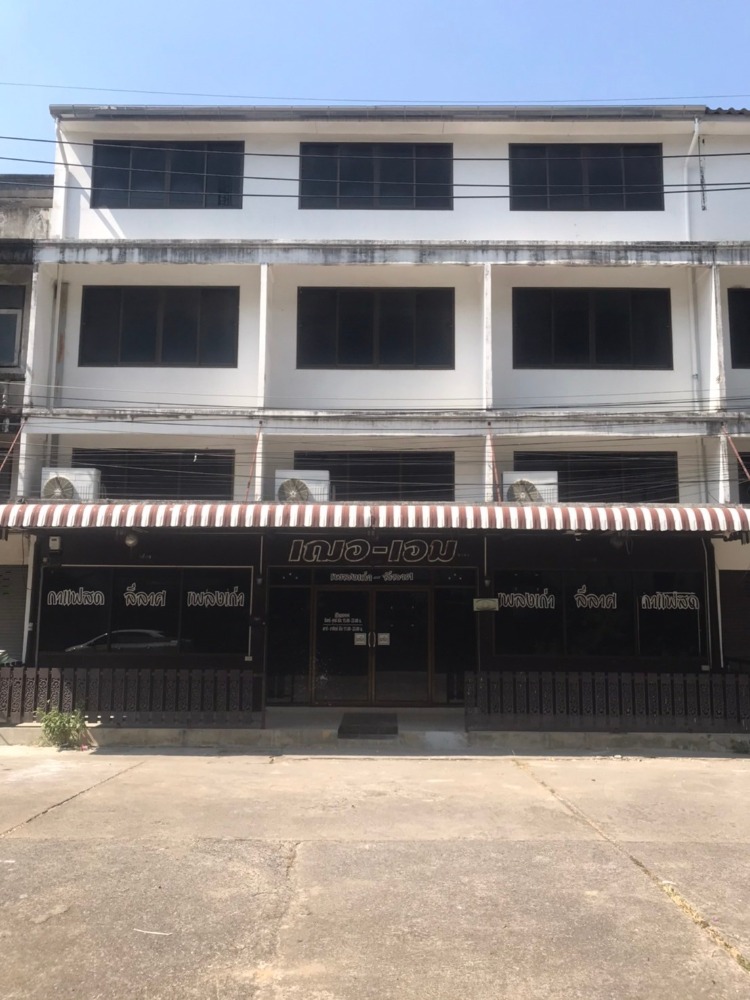 For SaleShophousePathum Thani,Rangsit, Thammasat : 3-unit commercial building near BTS Khu Khot