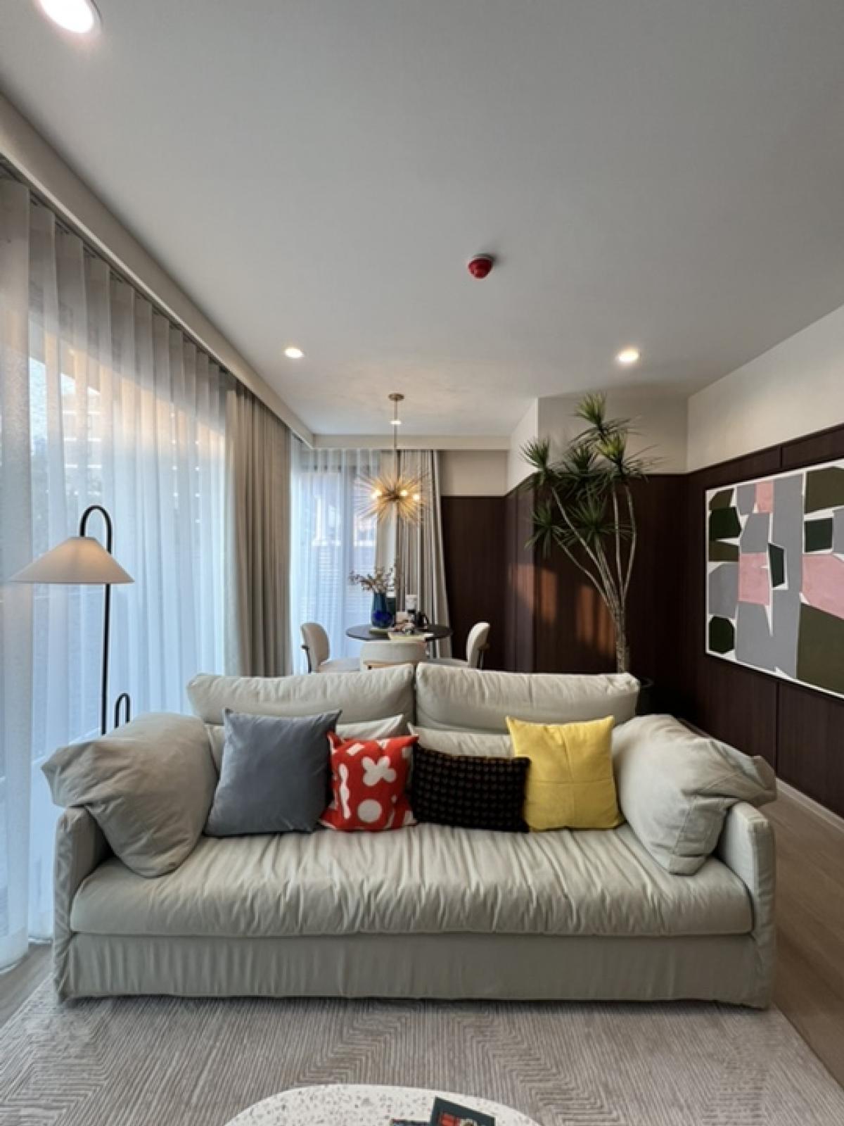 For SaleCondoRama9, Petchburi, RCA : Condo that allows cats to be raised, 𝗣𝗬𝗡𝗡 𝗦𝗼𝗼𝗻𝘃𝗶𝗷𝗮𝗶, 2 bedrooms, 2 bathrooms, 87.21 sq m., beautifully decorated, ready to move in. Interested in visiting the project, call 062-339-3663.