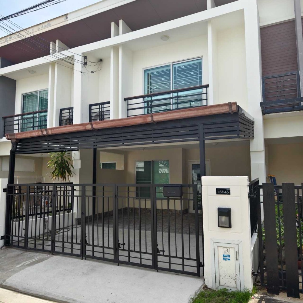 For SaleTownhomeSamut Prakan,Samrong : Townhouse for sale, Pruksa Town Next Loft Bangna Village, Km.5, 73.43 sq m.