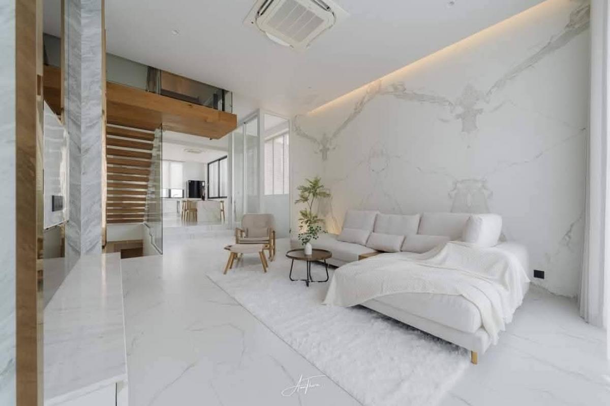 For RentHouseSukhumvit, Asoke, Thonglor : House for rent, beautifully decorated, ready to move in. There is an elevator in the house.