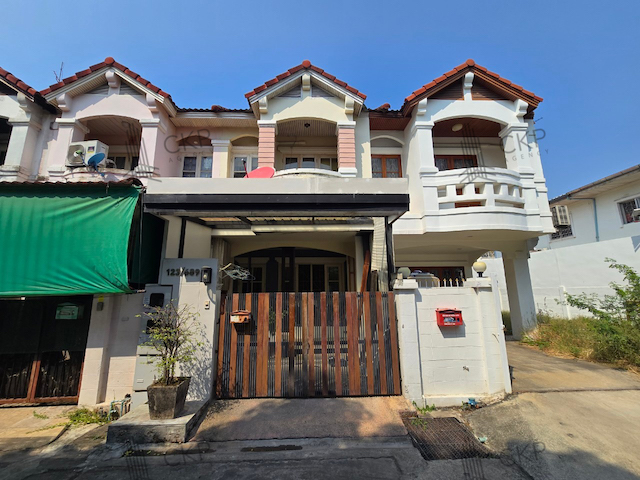 For SaleTownhouseNonthaburi, Bang Yai, Bangbuathong : Townhouse Nandana Garden 2, fully decorated, built-in furniture, can park 3 cars, near Big C Food Place, Tha It.