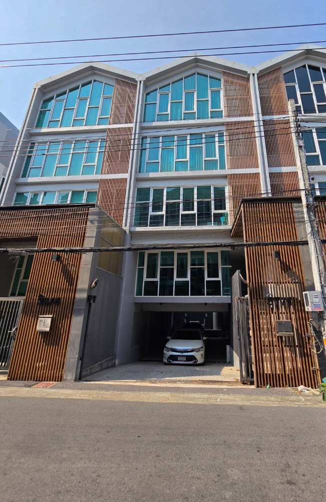 For SaleHome OfficeRathburana, Suksawat : Dream Home Office on Prime Location!! 4-Storey Office Building for SALE at Wachiratham Sathit 51, Sukhumvit 101/1 Near BTS Udomsuk, Season Square & Paradise Park