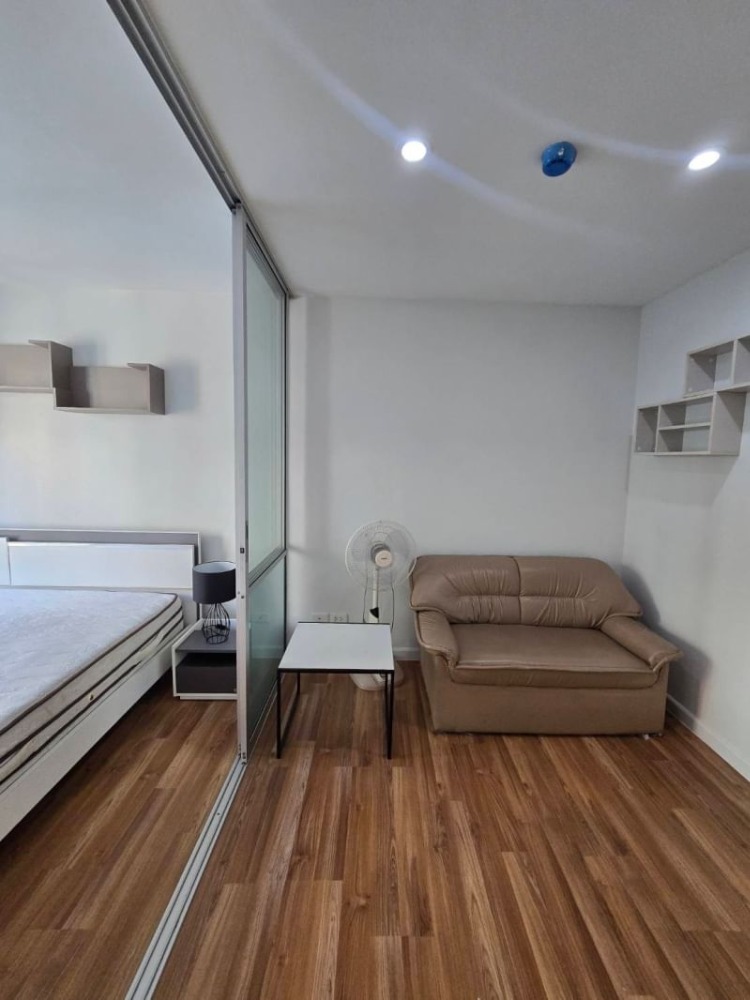 For SaleCondoLadkrabang, Suwannaphum Airport : #Selling a room at a price lower than the market price #Selling a room with a garden view #High floor, Lat Krabang area, 26.22 sq m #Selling V Condo Lat Krabang (V condo Lat Krabang), Chalong Krung Road, near Techno Lat Krabang, in front of Lat Krabang In