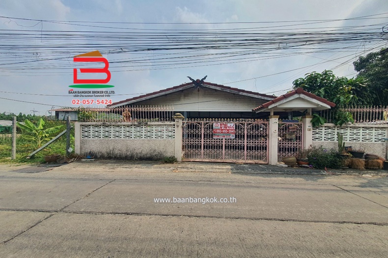 For SaleLandVipawadee, Don Mueang, Lak Si : Land with house, Wang Phraiwet Village (Soi Songprapa 24), area 69 square wah, near Phraharuthai Don Mueang School, Vibhavadi-Rangsit Road, Sikhan Subdistrict (Ban Mai), Bang Khen District (Talat Khwan), Bangkok