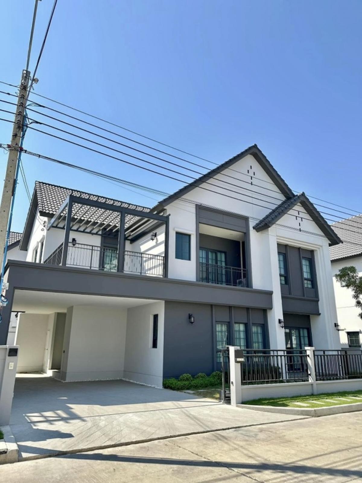 For RentHouseBangna, Bearing, Lasalle : 🌟For rent: detached house in Centro Bangna. This two-storey detached house features 4 bedrooms and 5 bathrooms. Fully furnished and beautifully decorated.💥Rental Fee: 160,000 THB/month