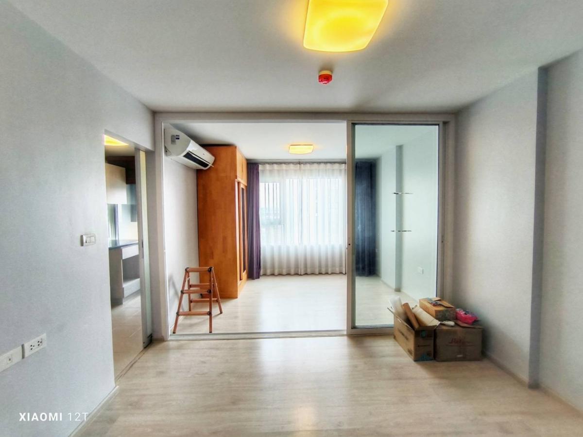 For SaleCondoThaphra, Talat Phlu, Wutthakat : Condo for sale, Aspire Wutthakat, 1.99 million, near BTS Wutthakat, only 200 meters, room 30.18 sq m., 6th floor, swimming pool view, not far from the elevator, room in very good condition, owner lives there himself, never rented out