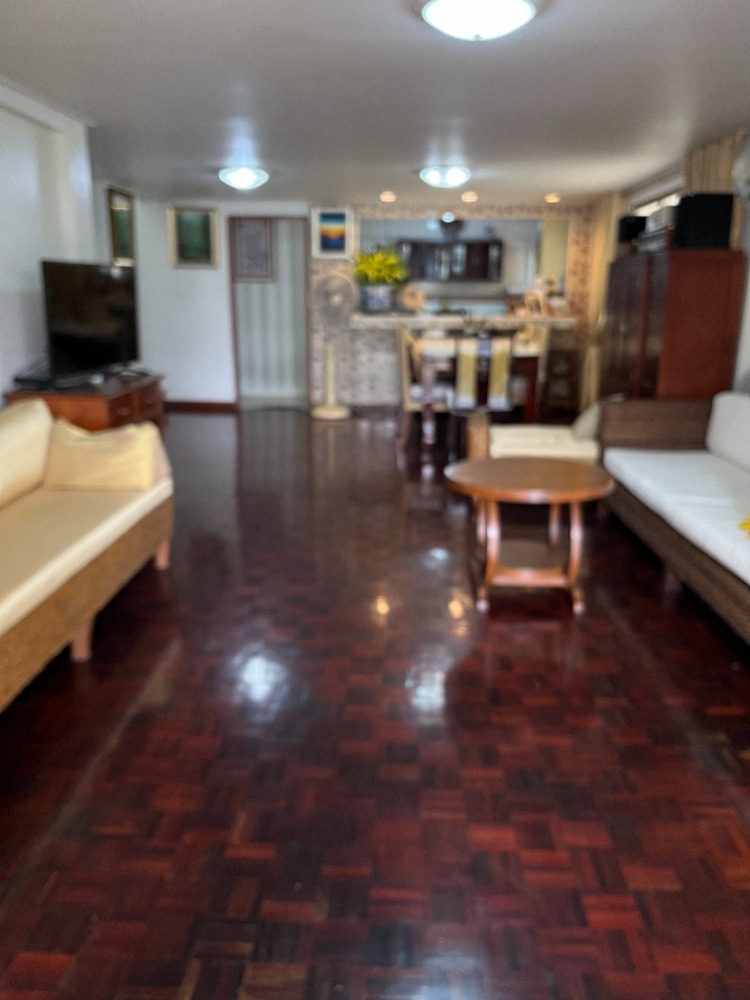 For RentHousePattanakan, Srinakarin : Rent a detached house Muang Thong Village Phatthanakan 65 Road Furniture air There are 4 bedrooms, 3 water. Rental price 30,000 baht per month