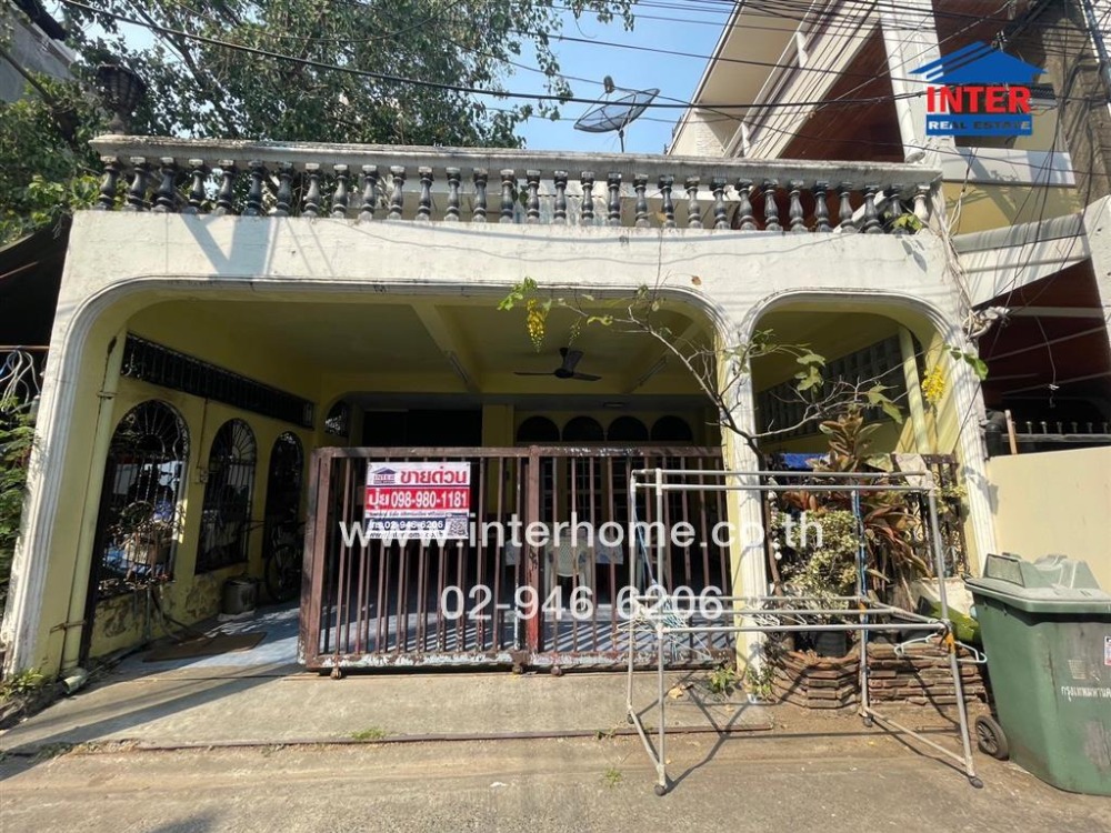 For SaleTownhouseSukhumvit, Asoke, Thonglor : 2 -story townhouse, 28 sq.w. Village, Phrom Mit Village, Soi Sukhumvit 39, Sukhumvit Road, Phetchaburi Road, Watthana District, Bangkok