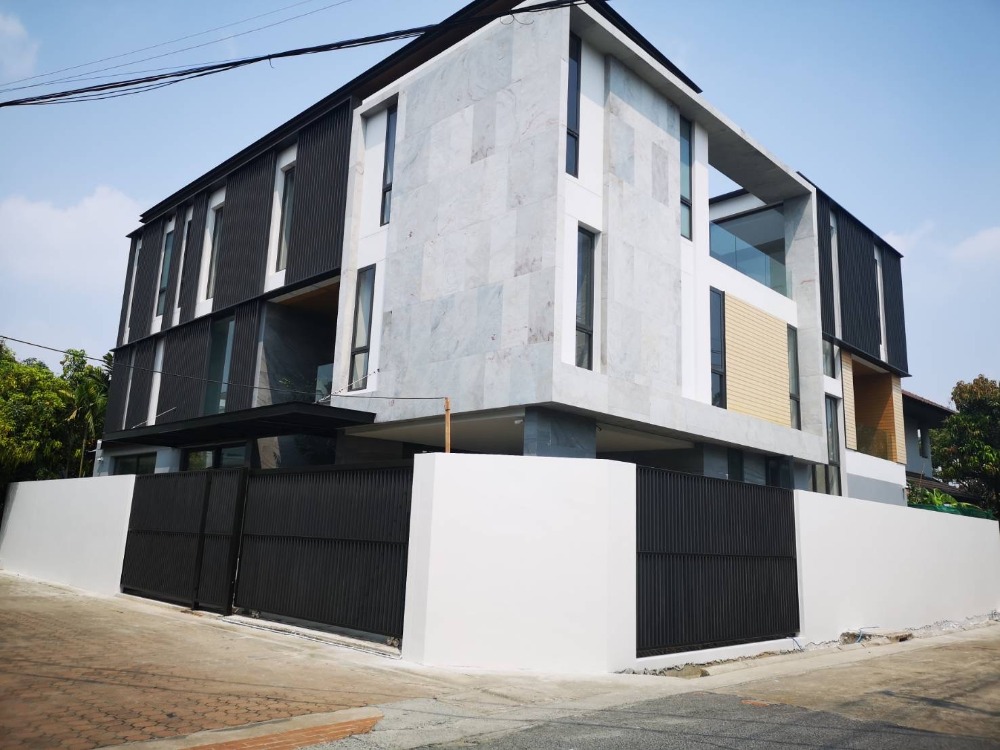 For SaleHouseSeri Thai, Ramkhamhaeng Nida : Luxury detached house, newly built with special design, 9 bedrooms - Excellent location near the subway