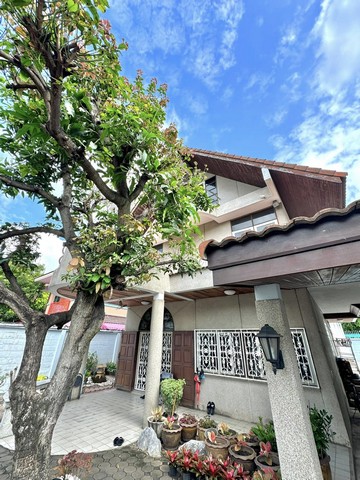 For SaleHouseSathorn, Narathiwat : HR2195 3-storey detached house for sale in 96 square wah, in the heart of Sathorn-Narathiwat Near Central Rama 3