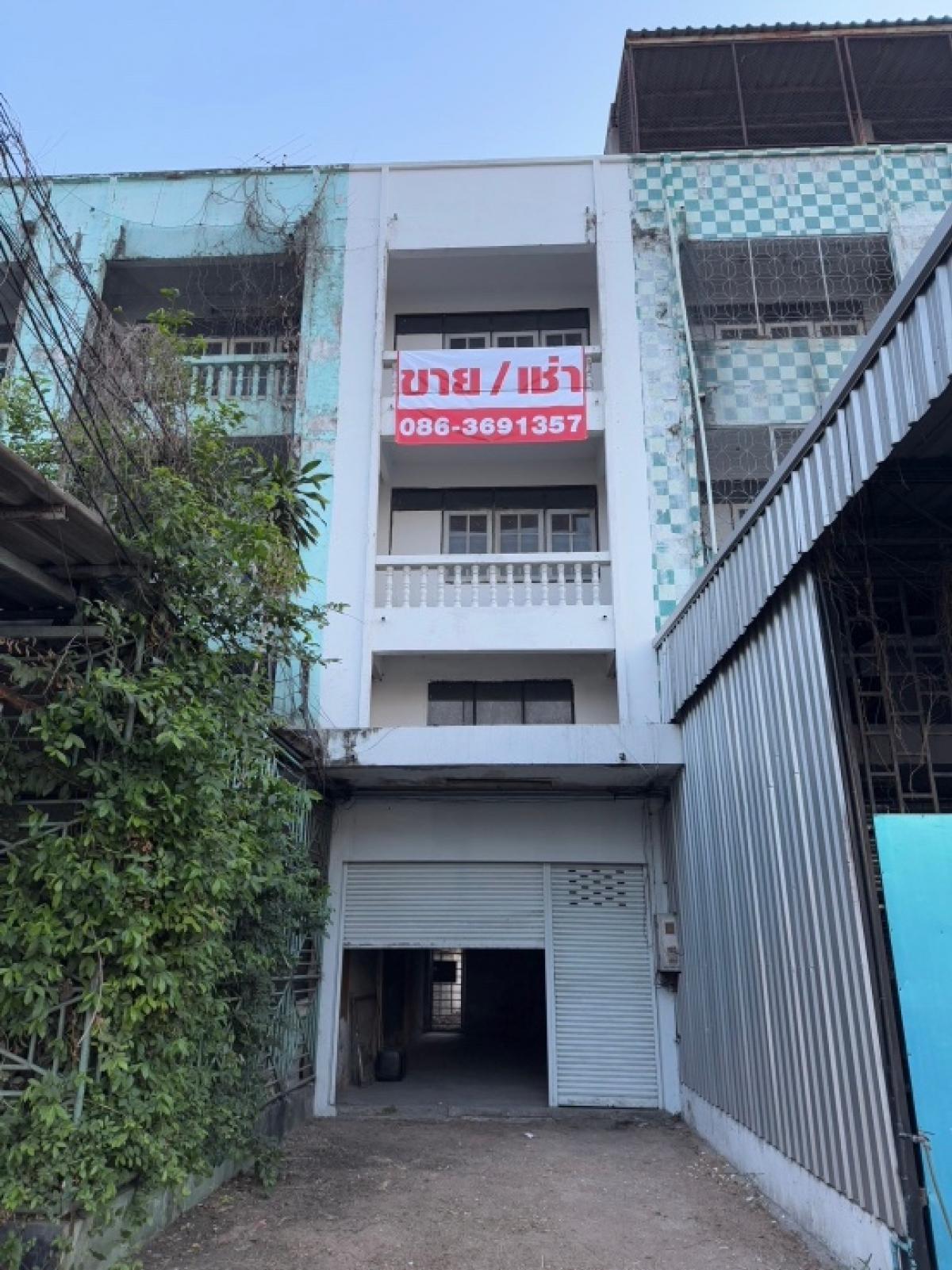 For SaleShop HousePattaya, Bangsaen, Chonburi : 3 -storey commercial building for sale, Nong Ri District, Mueang Chon Buri 2.x million