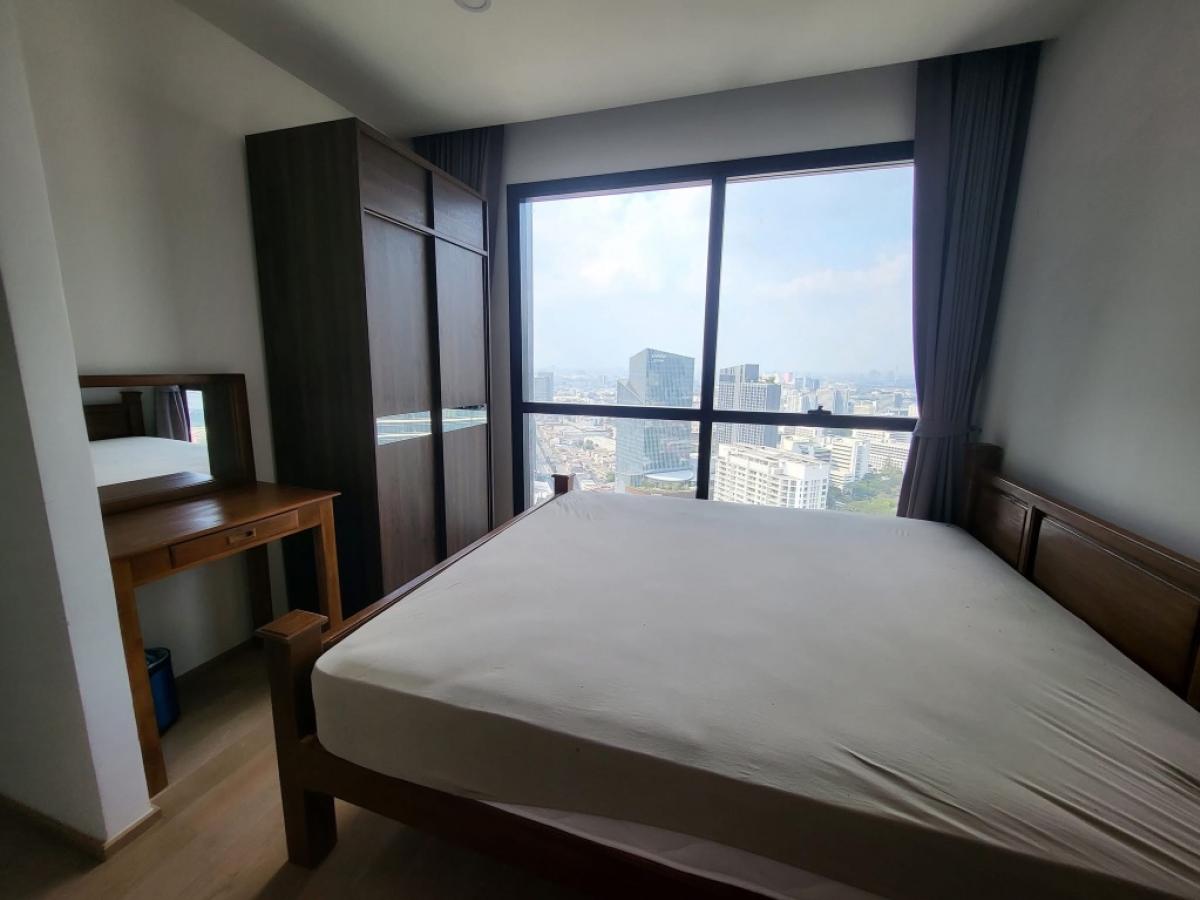 For RentCondoSiam Paragon ,Chulalongkorn,Samyan : Condo for rent 🔥SHTON Chula 🔥 Floor 42🔥25 sqm 🔥studio🔥 Forever 🔥 R142-2🔥 The view is very beautiful. 🔥 Hurry and book first.