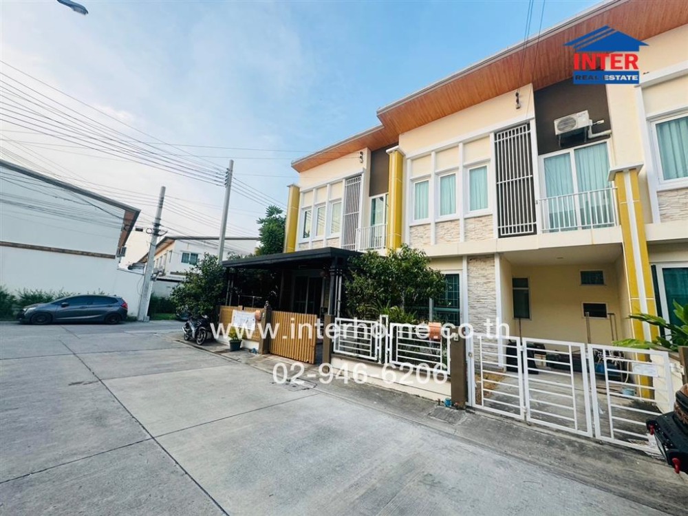 For SaleTownhousePattanakan, Srinakarin : 2-story townhouse 18.5 sq.w. Village, Golden Town, Srinakarin-Sukhumvit Near Paolo Hospital Soi Sap Bunchai 28 Srinakarin Road Old Sukhumvit Road Mueang Samut Prakan, Samut Prakan