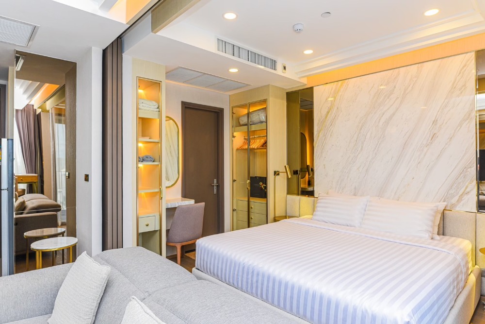 For RentCondoSiam Paragon ,Chulalongkorn,Samyan : Condo for rent, ready to be at Ashton Chula-Silom, complete decorative furniture, high class, city view, near Chamchuri Square and MRT Sam Yan.