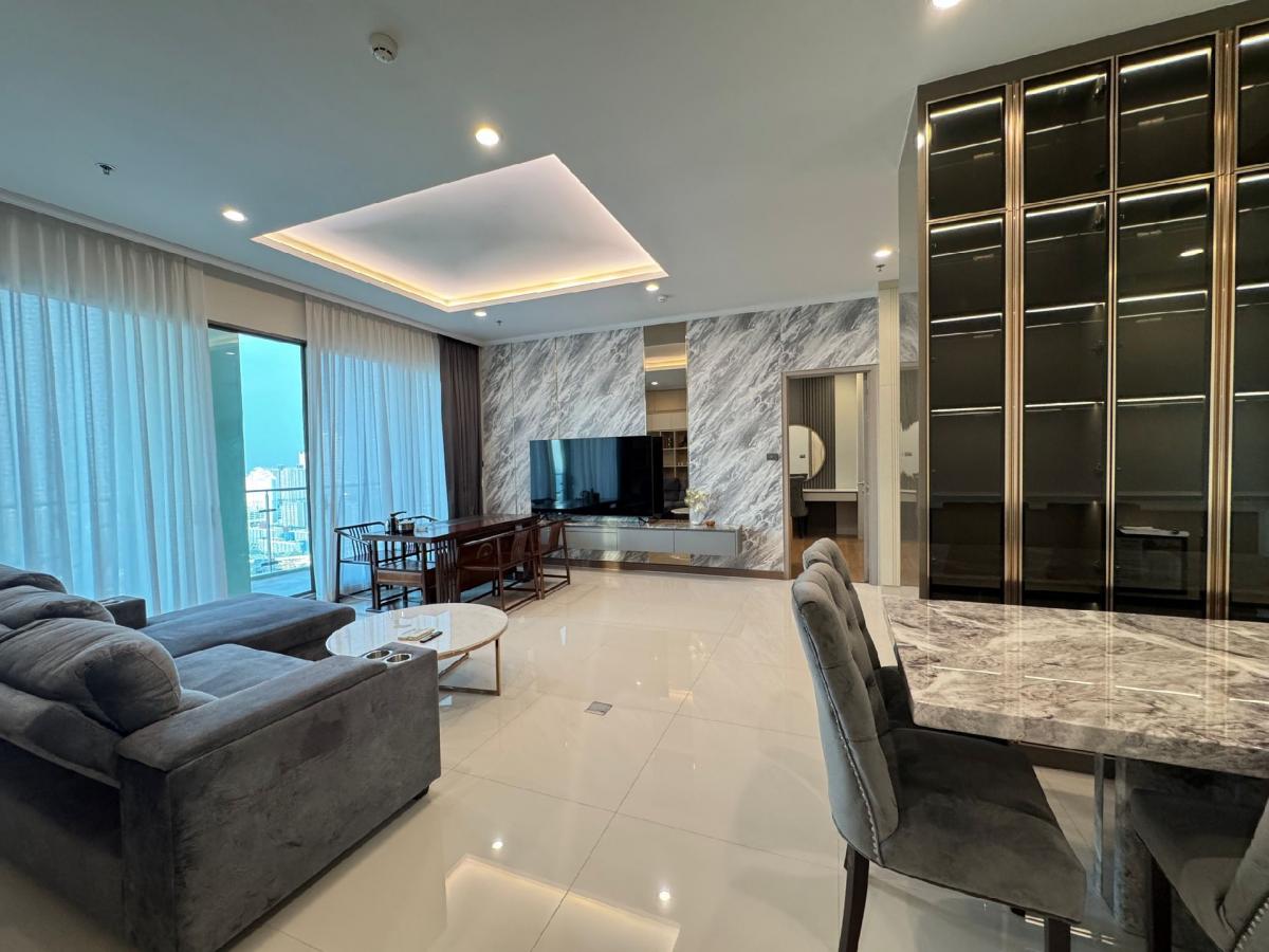 For RentCondoSukhumvit, Asoke, Thonglor : Project: Supalai Oriental Sukhumvit 39 - 3 Bedrooms, 3 Bathrooms - Floor 31, D -Size 155 sqm. - Rental price 165,000 / month, 1 year contract. Project Neam: Supalai Oriental Sukumvit 39 - 3 Bedroom 3 Bathroom - Floor 31 Tower D-Size 155 SQM.- RENT Price 1