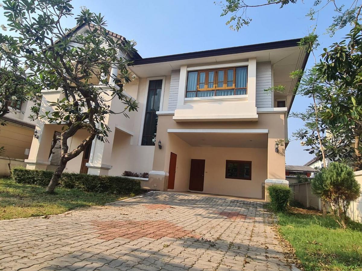 For RentHouseYothinpattana,CDC : 🌜⭐️🌛For rent, 2-storey detached house, located in Soi Yothin Phatthana 3, near Ram Intra Expressway, is a potential location. It is one of the hottest areas in Bangkok because it has complete facilities. It is close to many famous shopping areas such as C