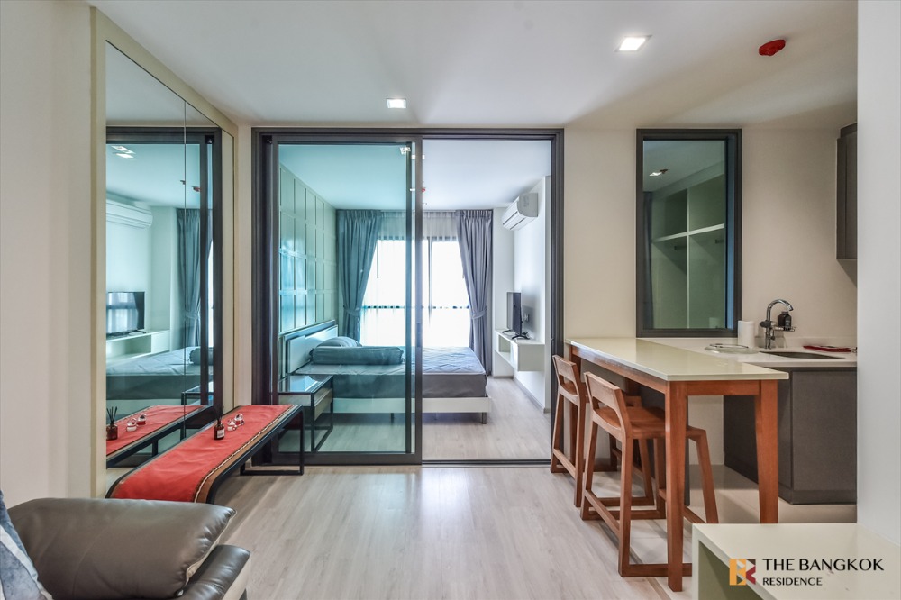 For RentCondoRatchathewi,Phayathai : Rent a RHYTHM Rangnam. Beautiful room. The view is not blocked. Ready to move in. The project is near the BTS station, monument and a lot of food malls.