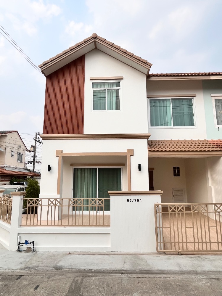 For SaleHousePathum Thani,Rangsit, Thammasat : House for sale, townhome behind the corner The whole new renovation With many furniture