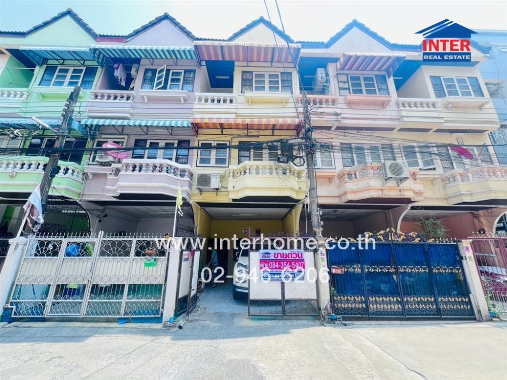 For SaleTownhousePattanakan, Srinakarin : 2 -story townhouse 17.4 sq.w. Townhouse near Bangkok Hospital Soi Phatthanakan 2, Phatthanakan Road, Suan Luang District, Bangkok