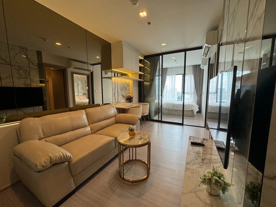 For RentCondoRama9, Petchburi, RCA : Luxury condo for rent in the heart of Asoke-Rama 9, beautiful view, not blocked! 40 square meters, fully furnished