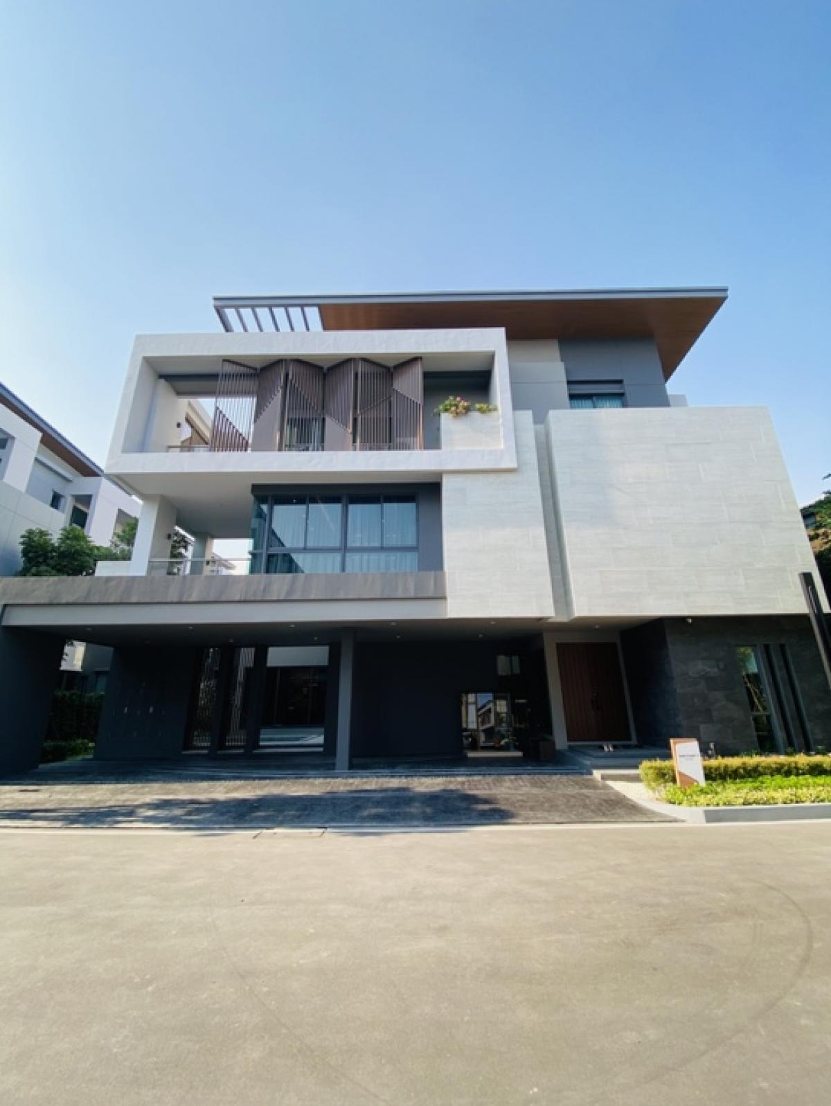 For SaleHousePattanakan, Srinakarin : 3 -storey detached house for sale. Modern, elegant. 📏 Land size 109.2 sq.whi | Usable area 657 sq.m. 🚗 5 parking spaces | 🛏 Bedroom 5 rooms | 🛁 7 bathrooms