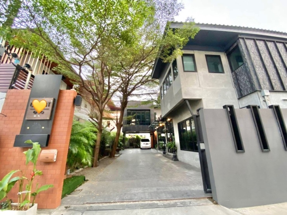 For RentOfficeSukhumvit, Asoke, Thonglor : For rent, Soi Yothin Phatthana 3, the company can be registered. Resort house  Near the expressway Ekkamai-Ramintra Air -conditioned in every room There are 7 zones 💥 Rent 100,000 / month