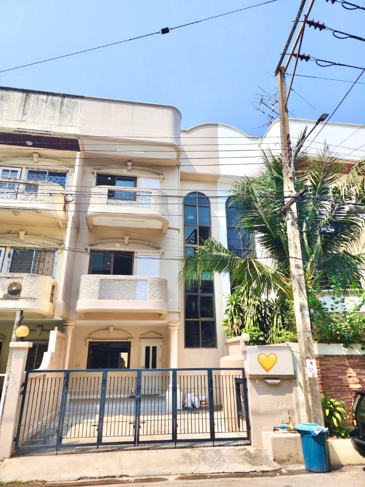 For RentTownhouseLadprao101, Happy Land, The Mall Bang Kapi : 💢For rent: 3-storey townhouse, Village 84, Soi Lat Phrao 84, 4 bedrooms, near MRT Yellow Line Station (Lat Phrao 71 Station)🚃 🔘Rental price 39,000 baht/month