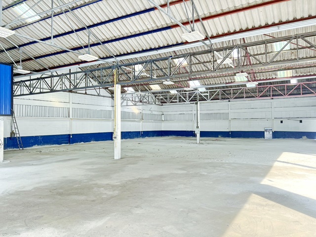 For RentWarehouseOnnut, Udomsuk : Warehouse for rent 305sq.w. 1,205sq.m. MRT SriUdom 900m. Lotus Udomsuk 900m. Udomsuk area 2bath goo