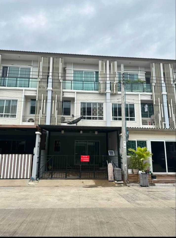 For RentTownhouseRama 2, Bang Khun Thian : ✨✨ 3-Story Townhome in the Heart of Rama 2 ✨✨ Beautiful and ready to move in! 3 bedrooms, 3 bathrooms in Patio Village Rama 2.