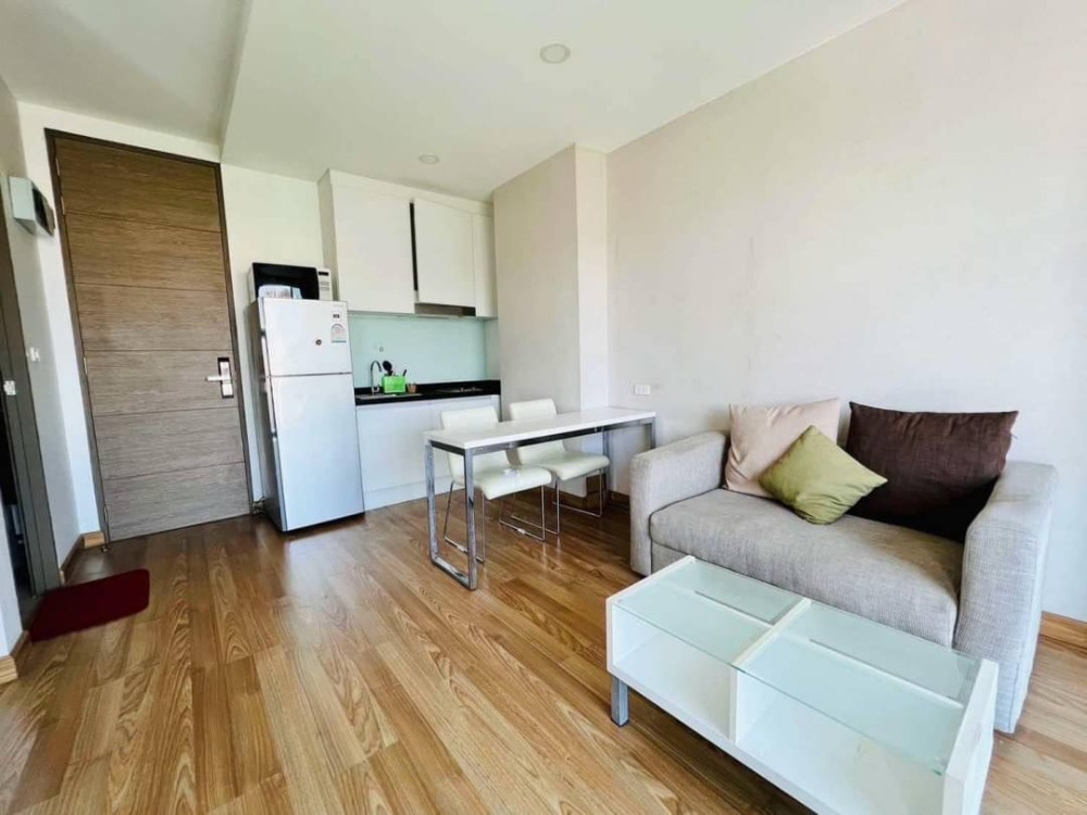 For RentCondoChiang Mai : Condo for rent PALM SPRINGS Soi 9, 6th floor.