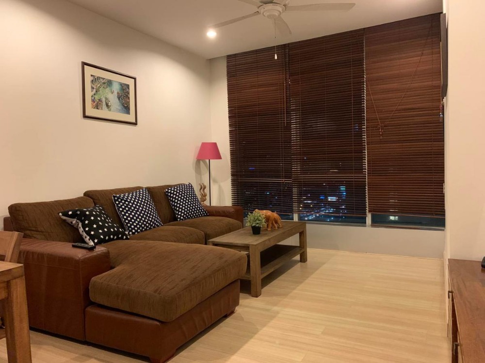 For RentCondoWongwianyai, Charoennakor : Condo for rent at Ban Sathorn Chao Phraya [Baan Sathorn Chaopraya]. Beautiful room, good price, convenient to travel, complete furniture. Ready to move in immediately Can make an appointment to see the room