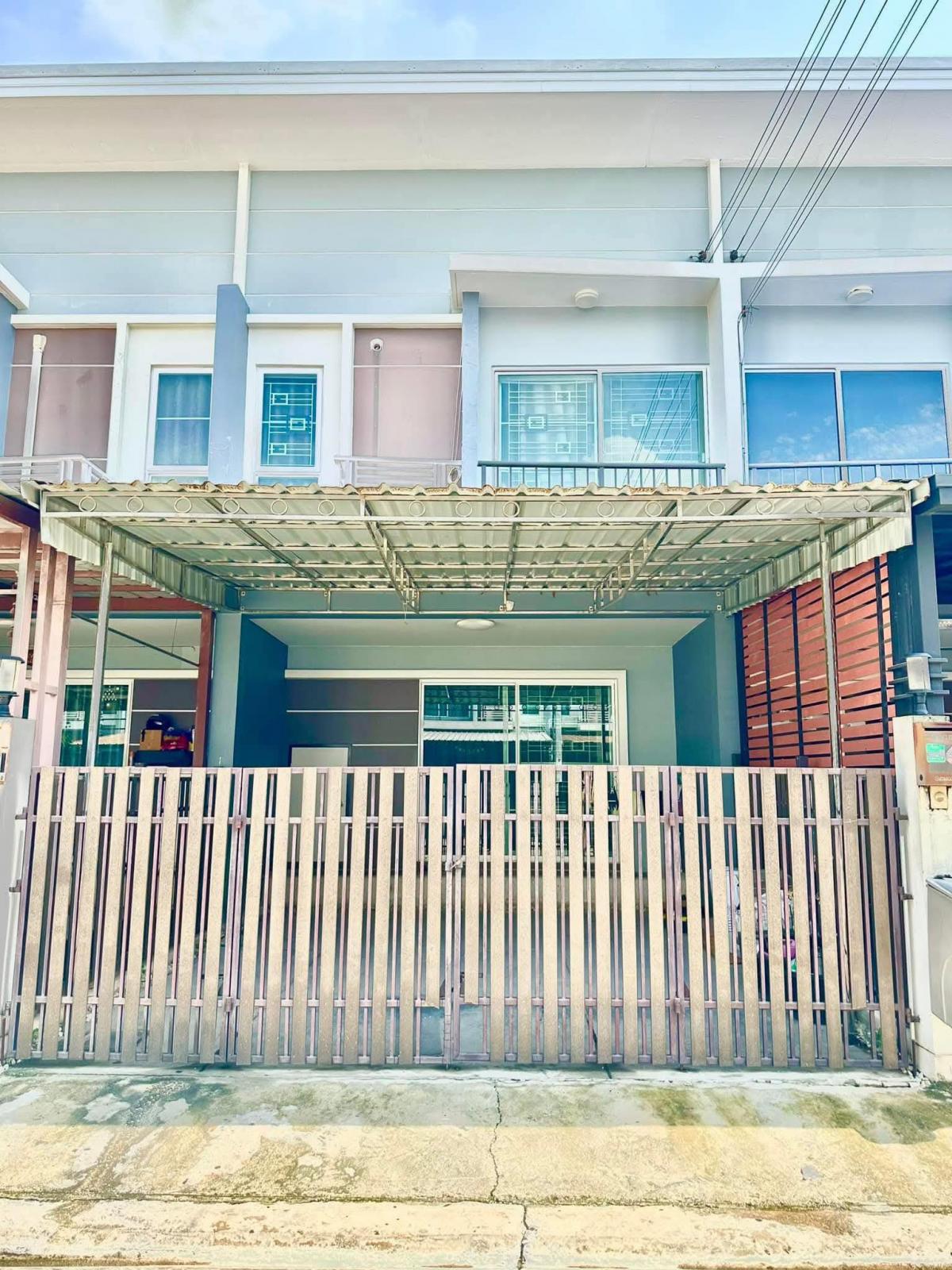 For SaleTownhouseBang kae, Phetkasem : 🏠 Supalai Ville Petchkasem 69‼ ️ Price 2.00 delete. 🔰3 Bedroom 🔰2 Bathroom 🔰1 Kitchen 🔰 Area 20 Sq. Near the complete facilities. ✅ Near the MRT✅ Near the Mall Bang Khae ✅ Near Kasemrad Hospital ✅ Near Big C, Makro 🚩 Interested, contact 085 184 3891💥. Pay