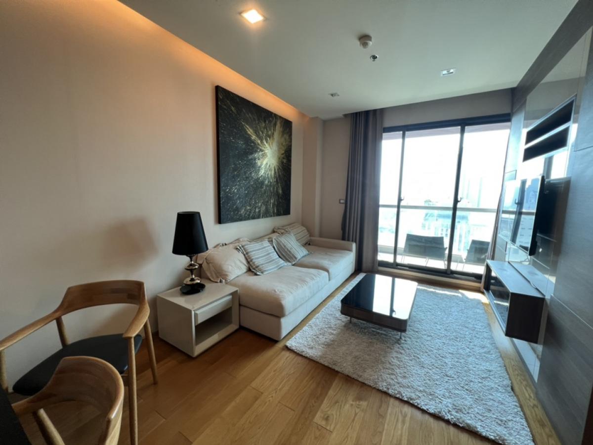 For SaleCondoSathorn, Narathiwat : Sell ​​The Address Sathorn 1 bedroom 56 square meters. BTS Sen Louis Sathorn 10 can make an appointment to see the room every day. Call: 086-888-9328